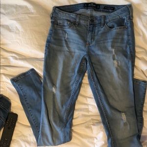 Hollister medium wash jeans